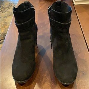 Blonde aqua protect suede boots